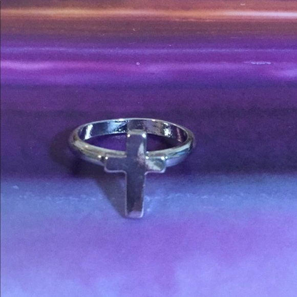 Jewelry - Reserved🦋BEAUTIFUL SILVER CROSS RING  SMOOTH SILVER   6 1/2   NEW